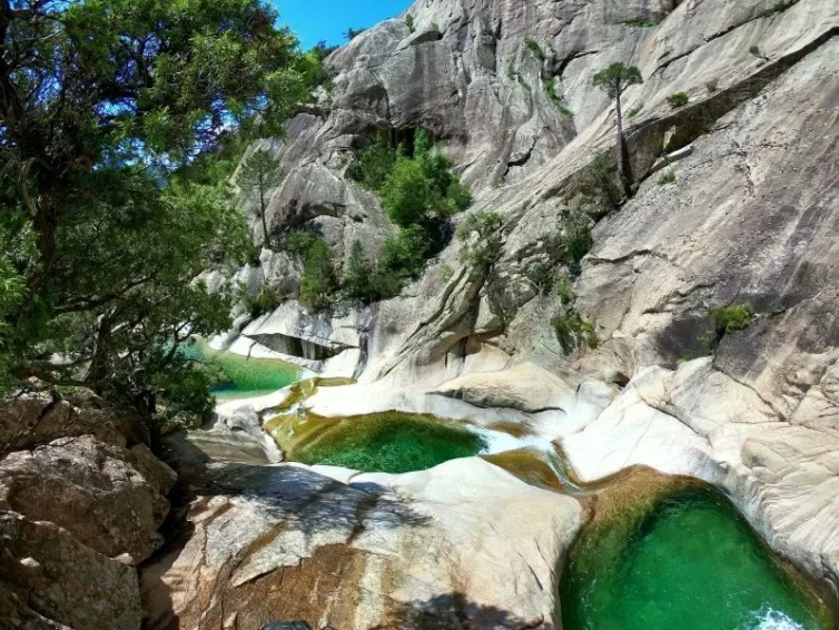Randonnée aux Cascades de la Purcaraccia : le trésor préservé du massif de Bavella